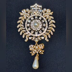 Elegant Gold and Silver Brooch with Pearl Accents